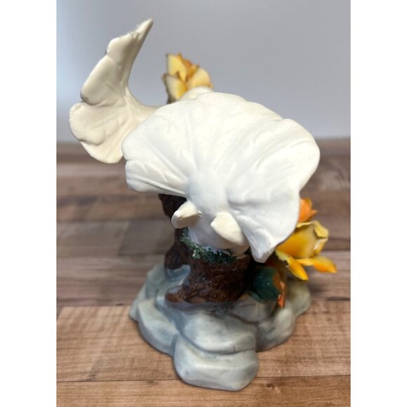 CAPODIMONTE Fine Porcelain Figure LOVE BIRDS Doves YELLOW ROSES Made in Italy - Picture 3 of 5